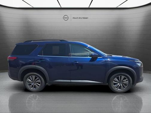 Deep Ocean Blue 2025 Nissan Pathfinder SV