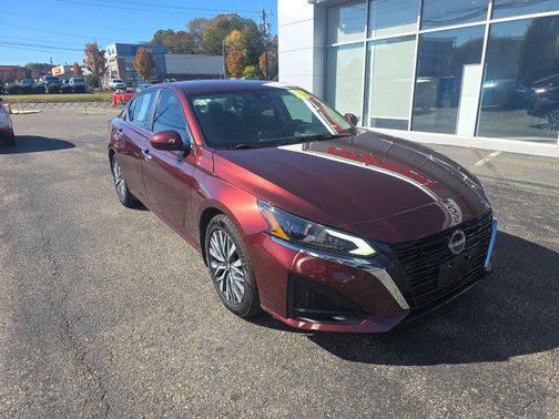 Garnet Pearl Metallic 2023 Nissan Altima 2.5 SV