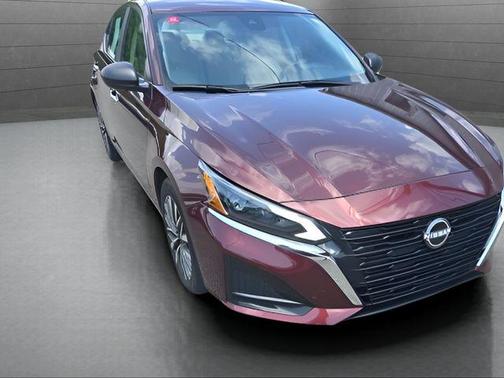 Garnet Pearl Metallic 2025 Nissan Altima 2.5 SV