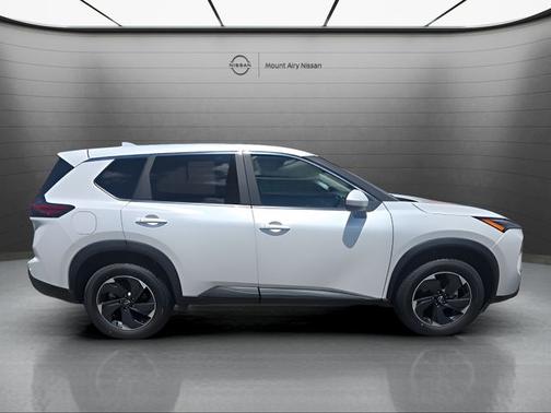 Pearl 2024 Nissan Rogue SV