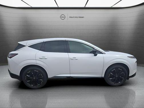 Everest White Pearl Tricoat 2026 Nissan Murano Platinum