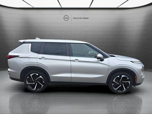 Alloy Silver Metallic 2024 Mitsubishi Outlander SE S-AWC
