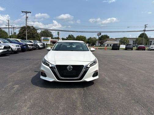 White 2021 Nissan Altima 2.5 SL
