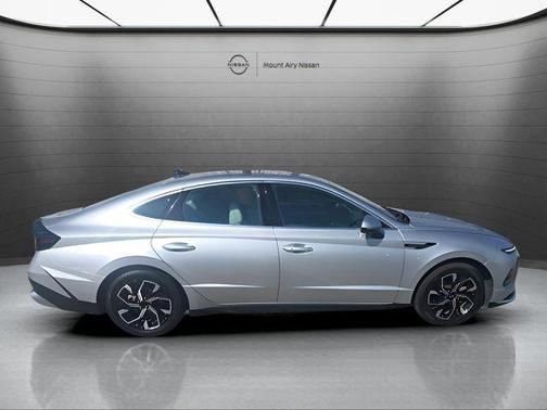 Aero Silver 2025 Hyundai SONATA SEL