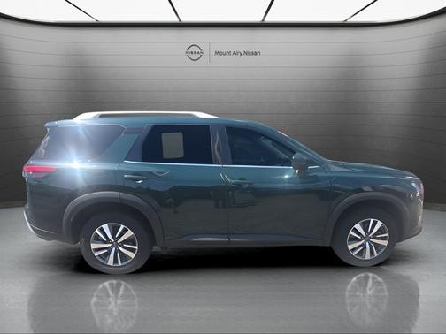 Obsidian Green Pearl 2025 Nissan Pathfinder SL
