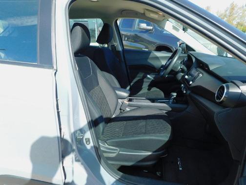 Boulder Gray Pearl 2023 Nissan Kicks SV