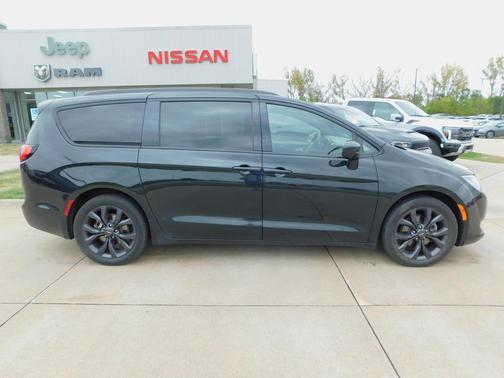 2018 Chrysler Pacifica Touring-L Plus