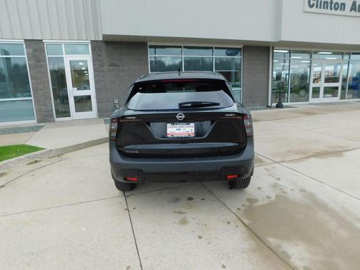 2025 Nissan Kicks SV