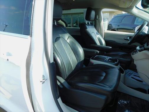 2022 Chrysler Pacifica Hybrid Touring L