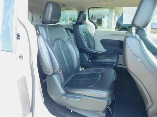 2022 Chrysler Pacifica Hybrid Touring L