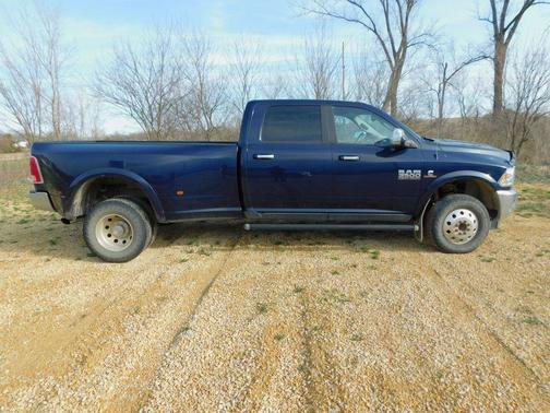 True Blue Pearlcoat 2018 RAM 3500 Laramie Crew Cab 4x4 8' Box