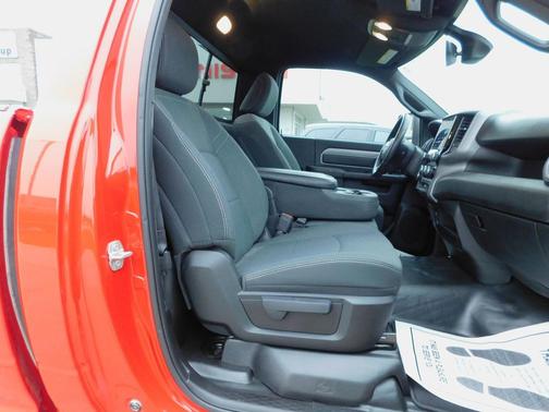 2024 RAM 2500 Tradesman Regular Cab 4x4 8' Box