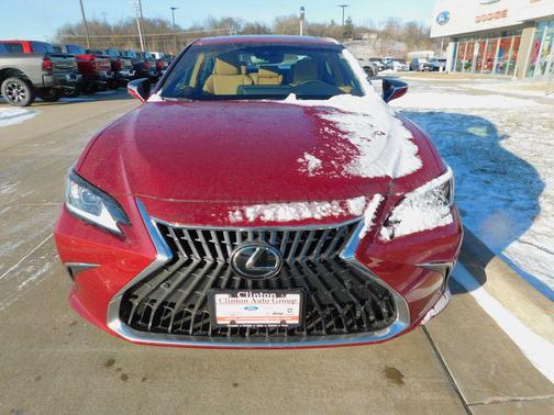 2025 Lexus ES 300h Base