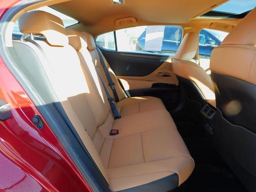 2025 Lexus ES 300h Base