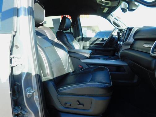 2023 RAM 3500 Laramie Crew Cab 4x4 6'4' Box