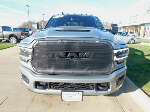 2023 RAM 3500 Laramie Crew Cab 4x4 6'4' Box