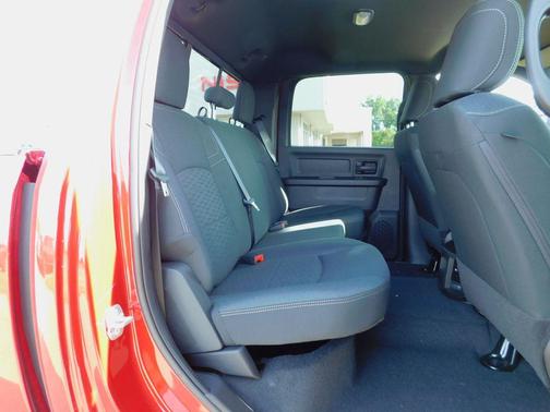Molten Red Pearlcoat 2026 RAM 2500 Black Express Crew Cab 4x4 6'4' Box