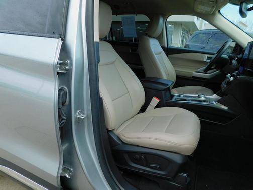 Iconic Silver Metallic 2023 Ford Explorer Limited