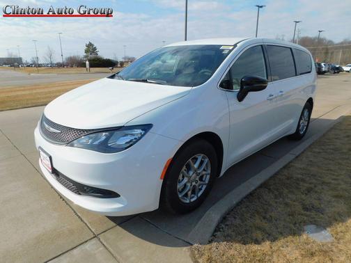 2026 Chrysler Voyager LX