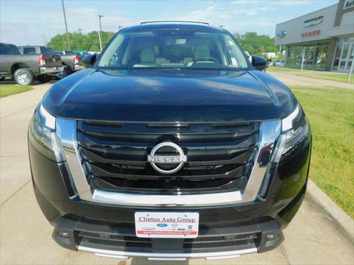 2023 Nissan Pathfinder SL 4WD