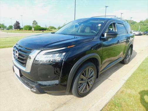2023 Nissan Pathfinder SL 4WD