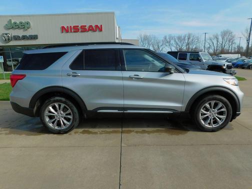 Iconic Silver Metallic 2022 Ford Explorer XLT