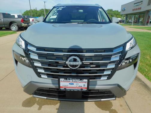 2025 Nissan Rogue SL