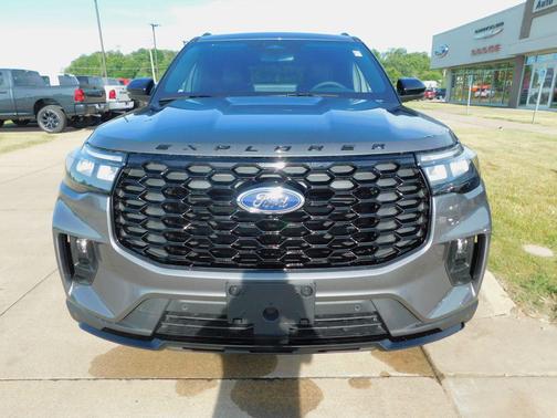Carbonized Gray Metallic 2026 Ford Explorer ST-Line