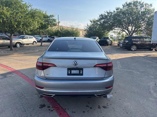 Silver Metallic 2019 Volkswagen Jetta 1.4T R-Line