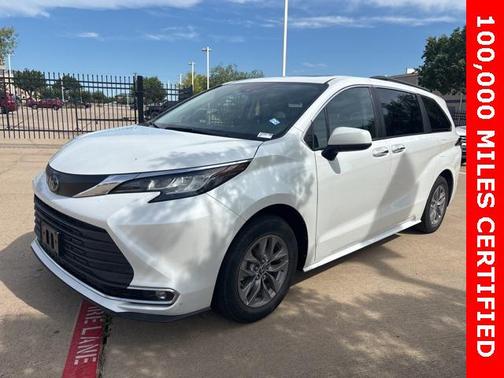 2022 Toyota Sienna XLE 8 Passenger