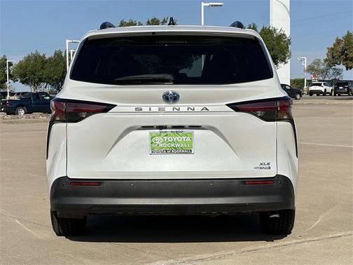 2022 Toyota Sienna XLE 8 Passenger