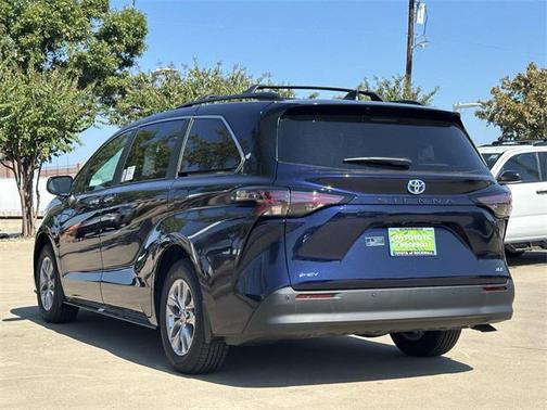 2025 Toyota Sienna XLE 8 Passenger