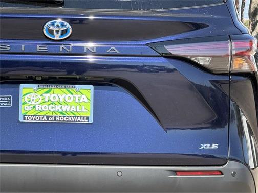 2025 Toyota Sienna XLE 8 Passenger