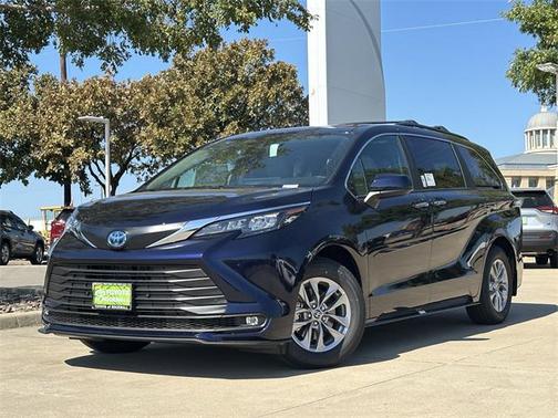 2025 Toyota Sienna XLE 8 Passenger