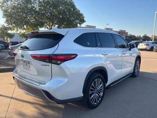 Blizzard Pearl 2020 Toyota Highlander Hybrid Platinum