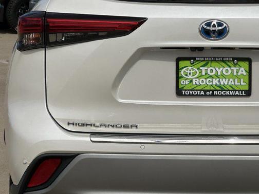 Blizzard Pearl 2020 Toyota Highlander Hybrid Platinum