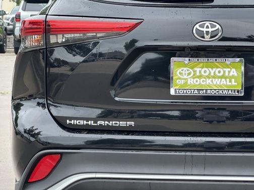 Midnight Black Metallic 2021 Toyota Highlander XSE