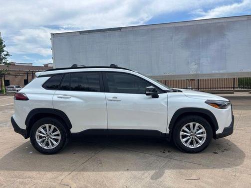 Pearl 2026 Toyota Corolla Cross LE