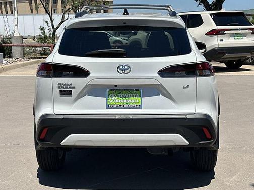 Pearl 2026 Toyota Corolla Cross LE
