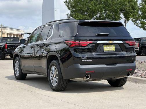 Mosaic Black Metallic 2023 Chevrolet Traverse LT Cloth