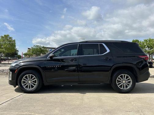 Mosaic Black Metallic 2023 Chevrolet Traverse LT Cloth