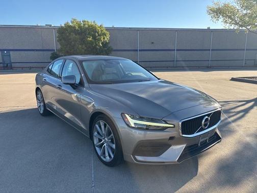 2020 Volvo S60 T5 Momentum