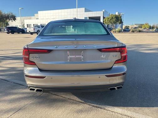 2020 Volvo S60 T5 Momentum