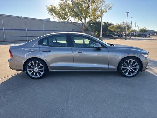 2020 Volvo S60 T5 Momentum