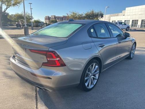 2020 Volvo S60 T5 Momentum