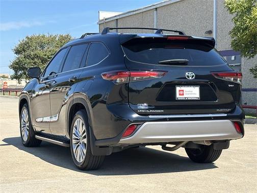 2025 Toyota Highlander Hybrid Platinum