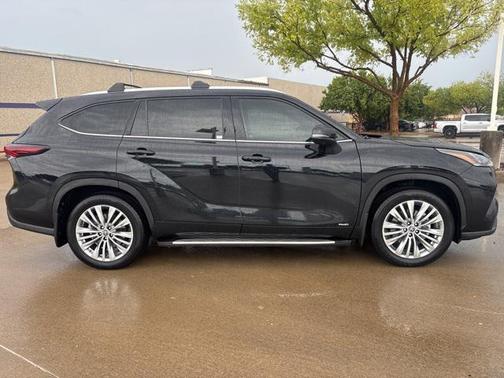 2025 Toyota Highlander Hybrid Platinum