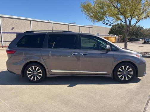 2020 Toyota Sienna Limited Premium