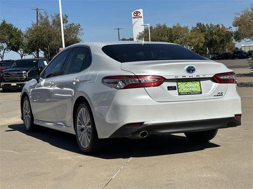 2020 Toyota Camry Hybrid XLE