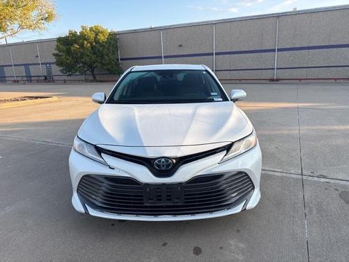 2020 Toyota Camry Hybrid XLE